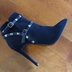 Anne Michelle size 7 black suede high heel ankle boots.